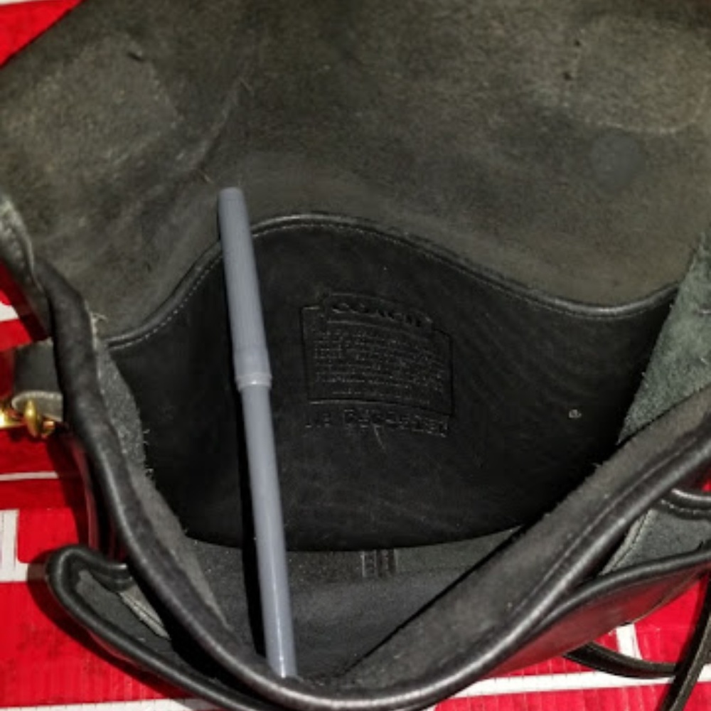COACH-VINTAGE STATION BLACK CROSSBODY BAG - Picture 6 of 8
